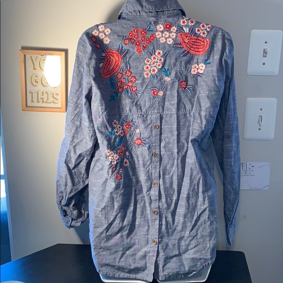 NWOT Sahalie Button Up Top w/ Stitched Design - Picture 2 of 3